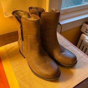 OBEO Taupe/Mushroom leather, fur lined boots